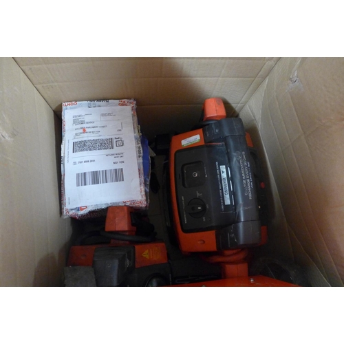 2419 - Clarke Star & Charge & 4 Clarke jump starters - MM9661 - scrap * this lot is subject to VAT