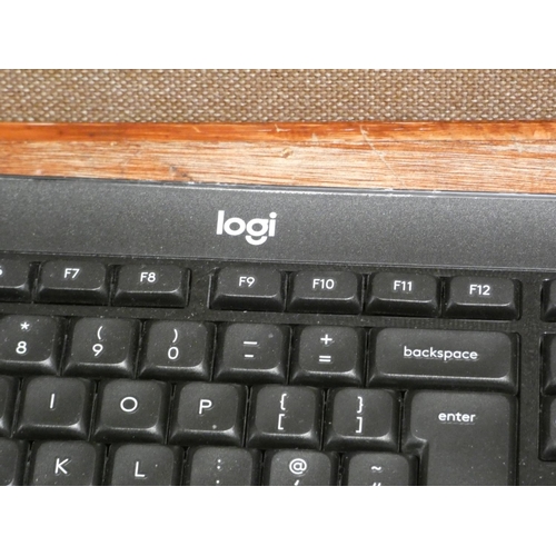 3076 - Logitech Keyboard & Mouse - no USB device (213-491) * This Lot Is Subject To Vat