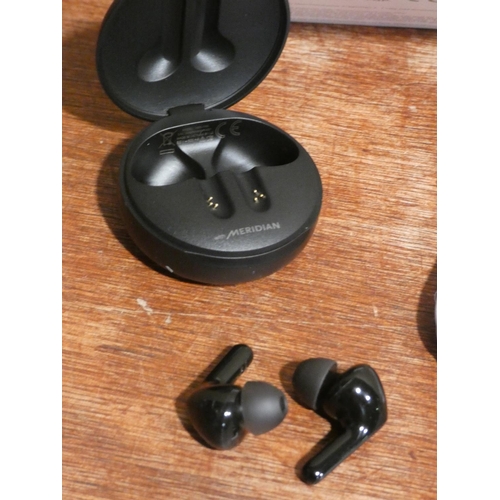 3095 - LG Wireless Earbuds       (213-607) * This Lot Is Subject To Vat