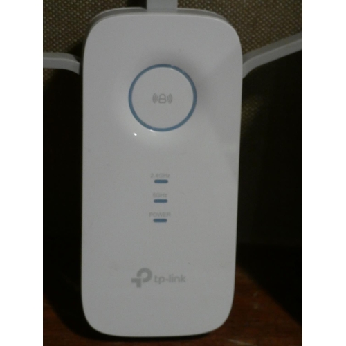 3111 - Tp-Link Ac1750 Dual Band Wifi Extender        (213-24) * This Lot Is Subject To Vat