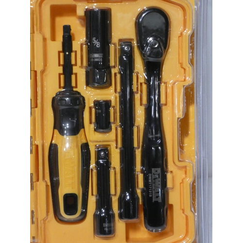 3128 - Dewalt Small Mechanic Set - one piece missing (213-327) * This Lot Is Subject To Vat