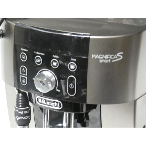 3140 - Delonghi magnifica S Smart Bean To Cup coffee machine   (213-479) * This Lot Is Subject To Vat