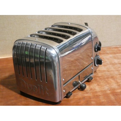 3180 - Dualit Classic Toaster    (213-560) * This Lot Is Subject To Vat