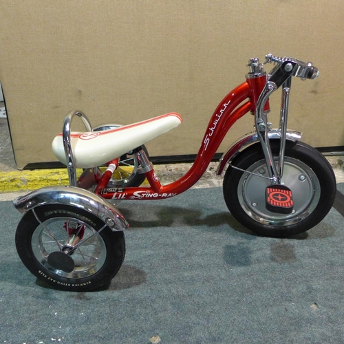 3259 - Schwinn Super Deluxe Stingray Tricycle - missing handlebars (213-428) * This Lot Is Subject To Vat