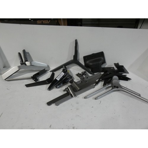 3117 - Nine misc. remotes and large quantity of TV stand parts (213) * This lot is subject to VAT