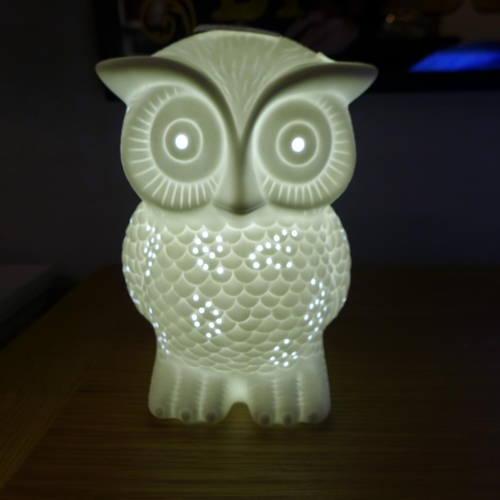1564 - A white owl lamp (LP00711)   #