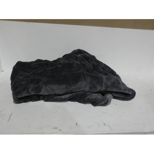 3008 - Brookstone Heated Throw (50Cmx60Cm)  (214-141) * This Lot Is Subject To Vat