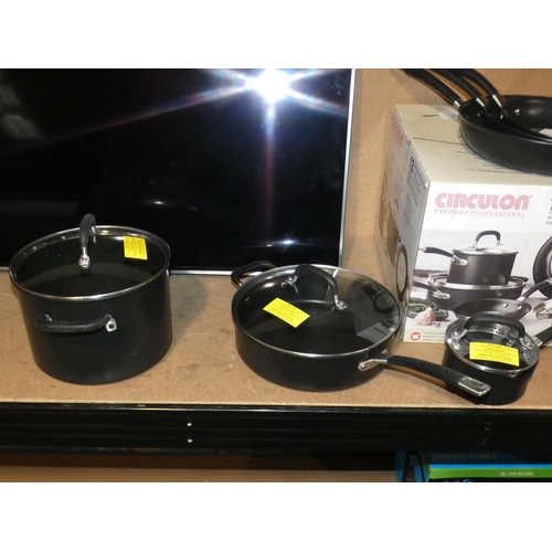 3034 - Circulon Cookware Set, Rrp £159.99 + Vat  (214-139) * This Lot Is Subject To Vat