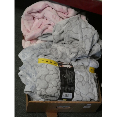 3038 - A box of misc. Disney loungers with sherpa hoods (mixed sizes inc. Mickey) * this lot is subject to ... 