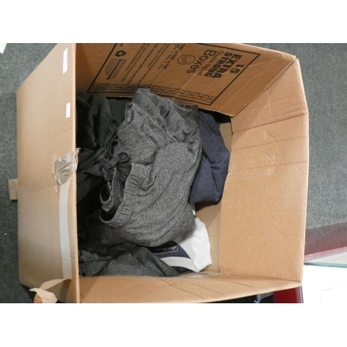 3039 - A box of misc. Eddie Bauer lounge sets (mixed sizes) * this lot is subject to VAT