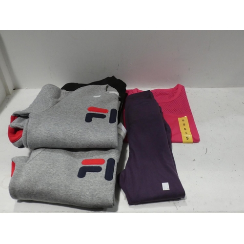 3041 - A small quantity of branded lady's/men's sportswear (mixed size/styles) * this lot is subject to VAT