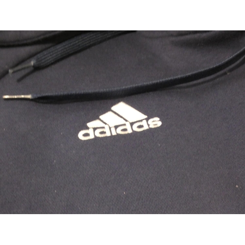 3041 - A small quantity of branded lady's/men's sportswear (mixed size/styles) * this lot is subject to VAT