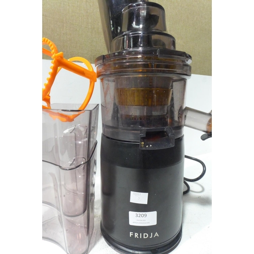 3209 - Fridja Black Powerful Masticating Juicer, Rrp £112.41 + Vat (215-343) * This lot is subject to VAT