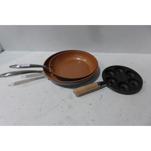 3220 - Doughnut Making Pan and Gotham Pro Pan Set   (215-450, 474) * This lot is subject to VAT