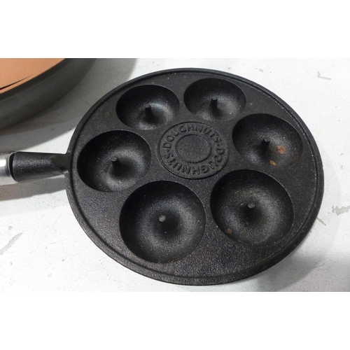 3220 - Doughnut Making Pan and Gotham Pro Pan Set   (215-450, 474) * This lot is subject to VAT