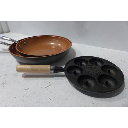 3220 - Doughnut Making Pan and Gotham Pro Pan Set   (215-450, 474) * This lot is subject to VAT