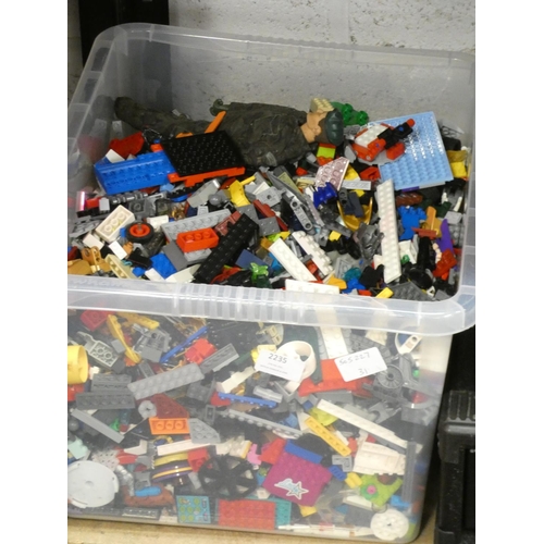 2235 - Plastic tub of Lego