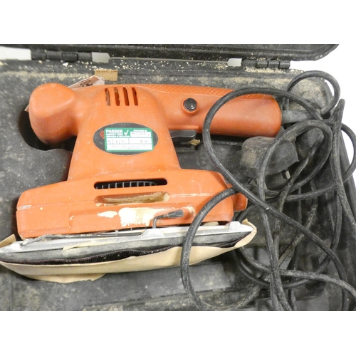 2056 - Black & Decker sander - W