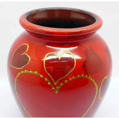 689 - An Anita Harris vase, 14cm