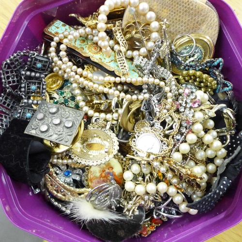 770 - Costume jewellery including vintage