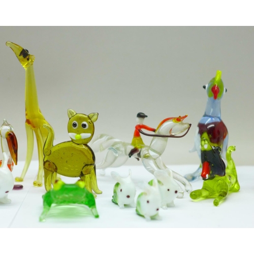 776 - Eighteen miniature glass animal figures