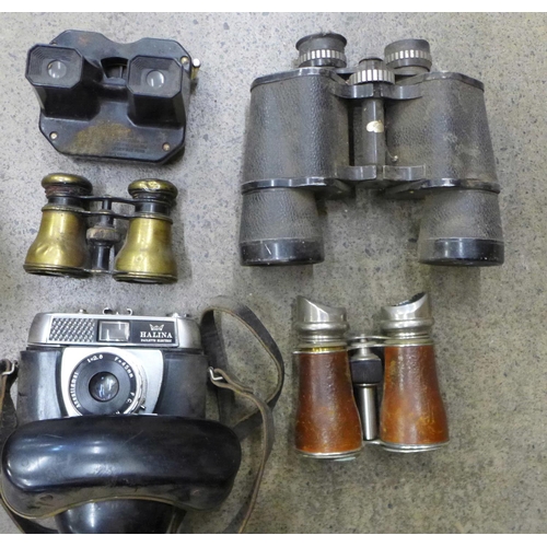 783 - A pair of Pathescope 20x50 binoculars, two pairs of field glasses and a Viewmaster viewer