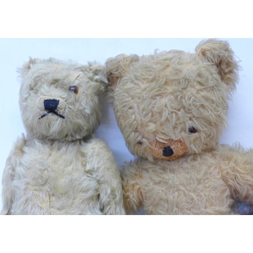 788 - A collection of four Teddy bears, two vintage