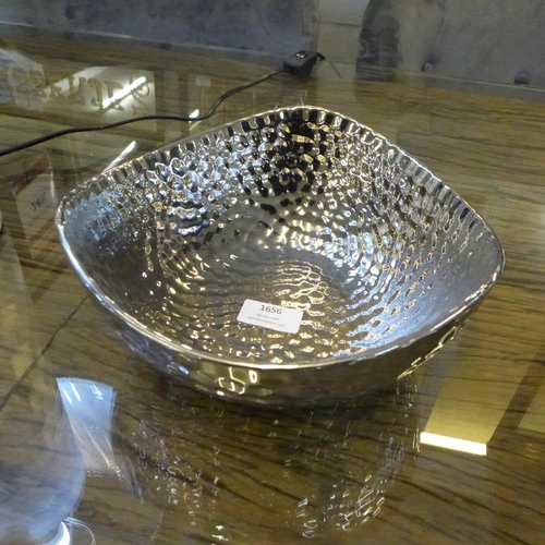 1370 - A silver finish dimple effect bowl (1661807)   #