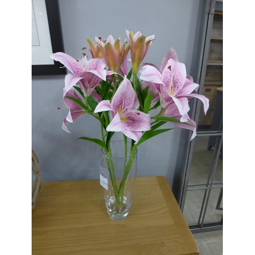 1434 - A spray of pink lilies in a glass vase, 63cms (50646625)   #