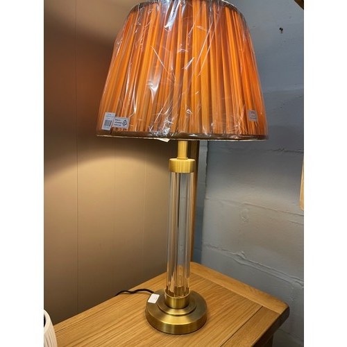 1442 - A tall brass and ribbed glass table lamp with ochre shade (HC1426347)   #