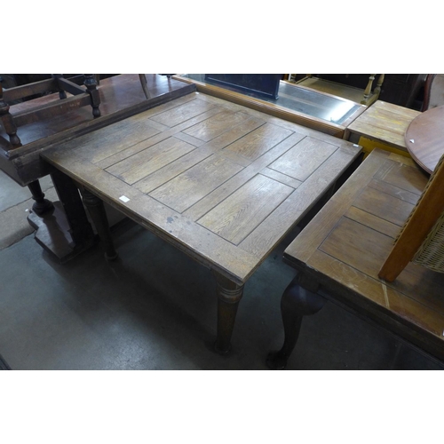 374 - An oak draw-leaf table