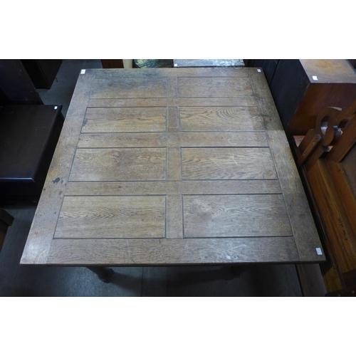 374 - An oak draw-leaf table