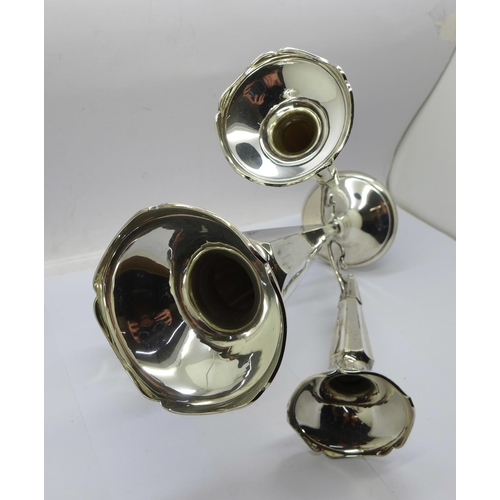 1003 - A silver four trumpet epergne, Chester 1937, total weight 360g, weighted base, 25cm