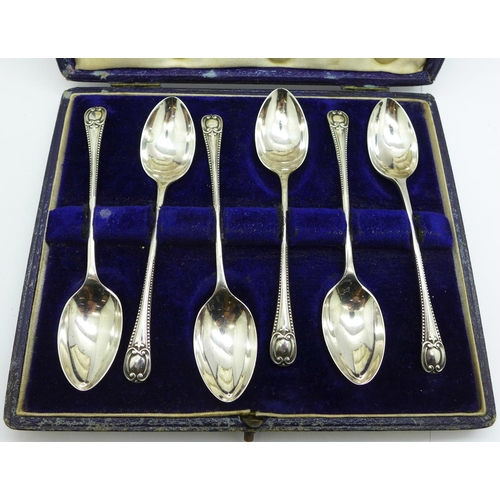 1006 - A cased set of six silver coffee spoons, Sheffield 1910, Robert Pringle & Sons, 57g