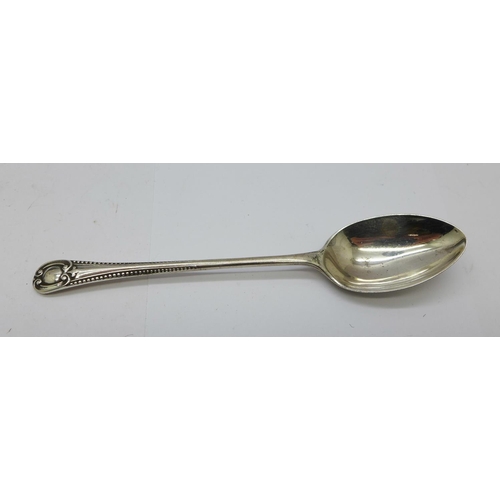 1006 - A cased set of six silver coffee spoons, Sheffield 1910, Robert Pringle & Sons, 57g