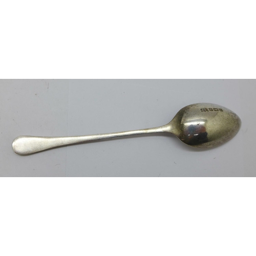 1006 - A cased set of six silver coffee spoons, Sheffield 1910, Robert Pringle & Sons, 57g