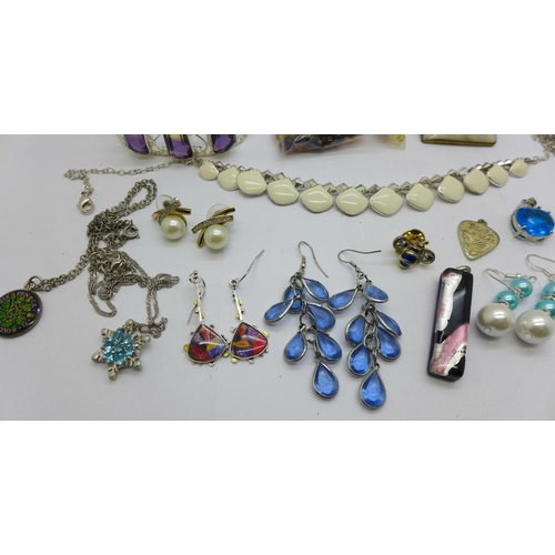 1014 - Jewellery including a Danish enamel necklace and brooch, tree of life pendant and chain, blue stones... 