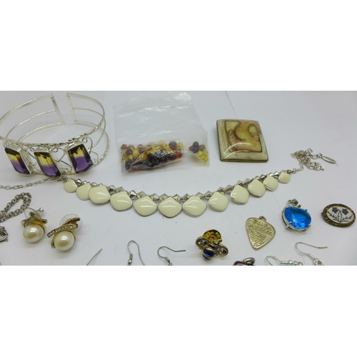 1014 - Jewellery including a Danish enamel necklace and brooch, tree of life pendant and chain, blue stones... 