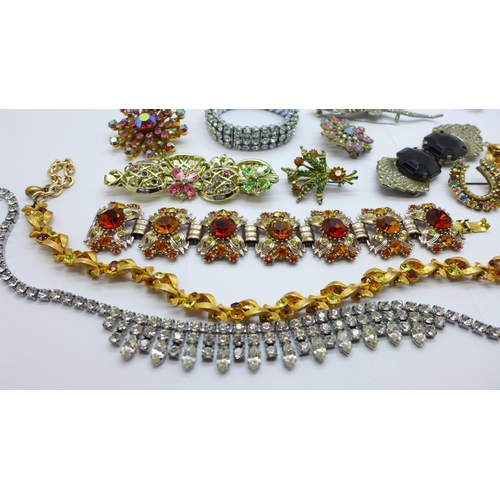 1036 - Vintage jewellery including an expanding diamante bracelet and diamante necklet, (lizard brooch lack... 