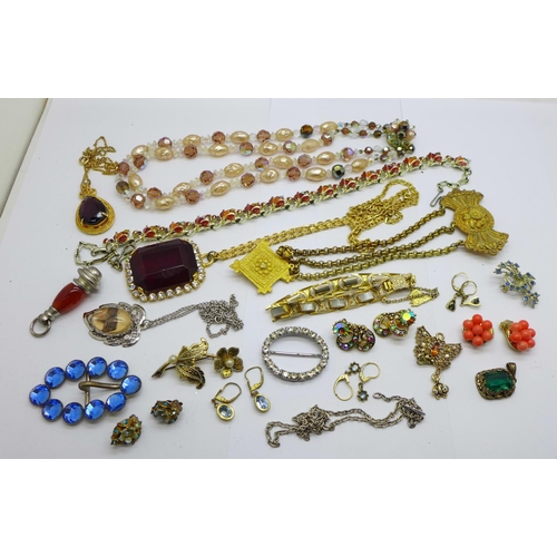 1040 - Vintage jewellery