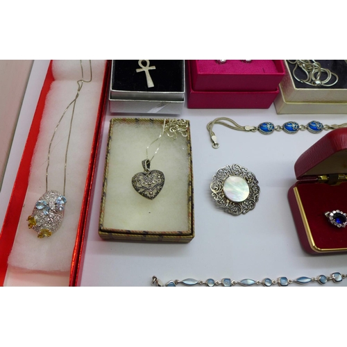 1041 - Silver jewellery including bracelets, brooch, etc.