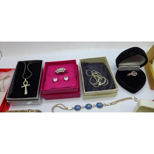 1041 - Silver jewellery including bracelets, brooch, etc.