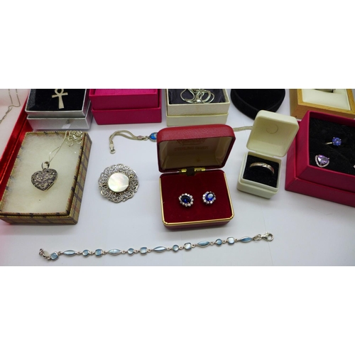 1041 - Silver jewellery including bracelets, brooch, etc.