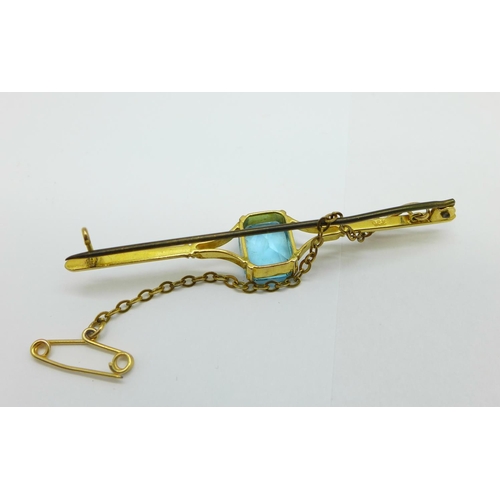 1064 - A 9ct gold and blue topaz brooch, 3.4g