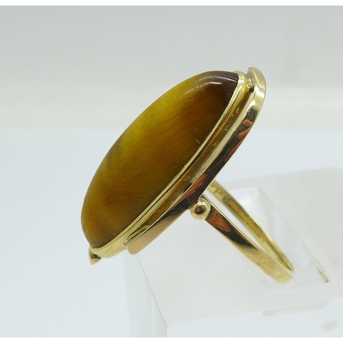 1071 - A 9ct gold and tigers eye ring, 5g, Q, stone approximately 25mm x 8mm