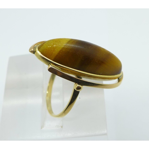 1071 - A 9ct gold and tigers eye ring, 5g, Q, stone approximately 25mm x 8mm