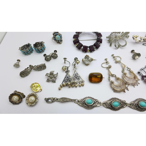 1082 - Vintage costume jewellery