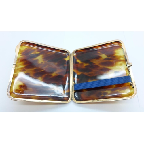 1090 - A 9ct gold and tortoiseshell cigarette case, Birmingham 1928, Walker & Hall