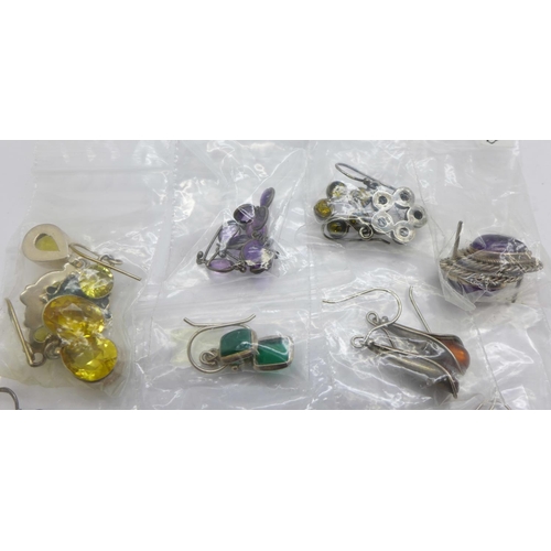 1124 - A collection of silver earrings