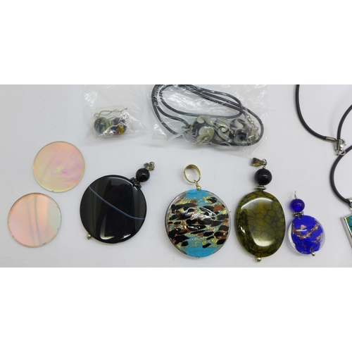 1129 - Vintage and modern jewellery including Murano and Millefiori